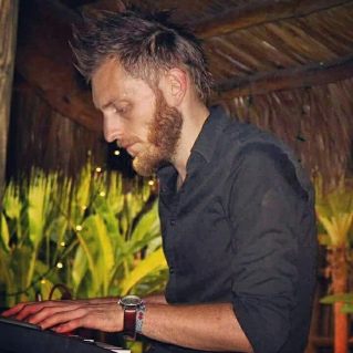 12107800_10206663000328142_5347654892419309774_n